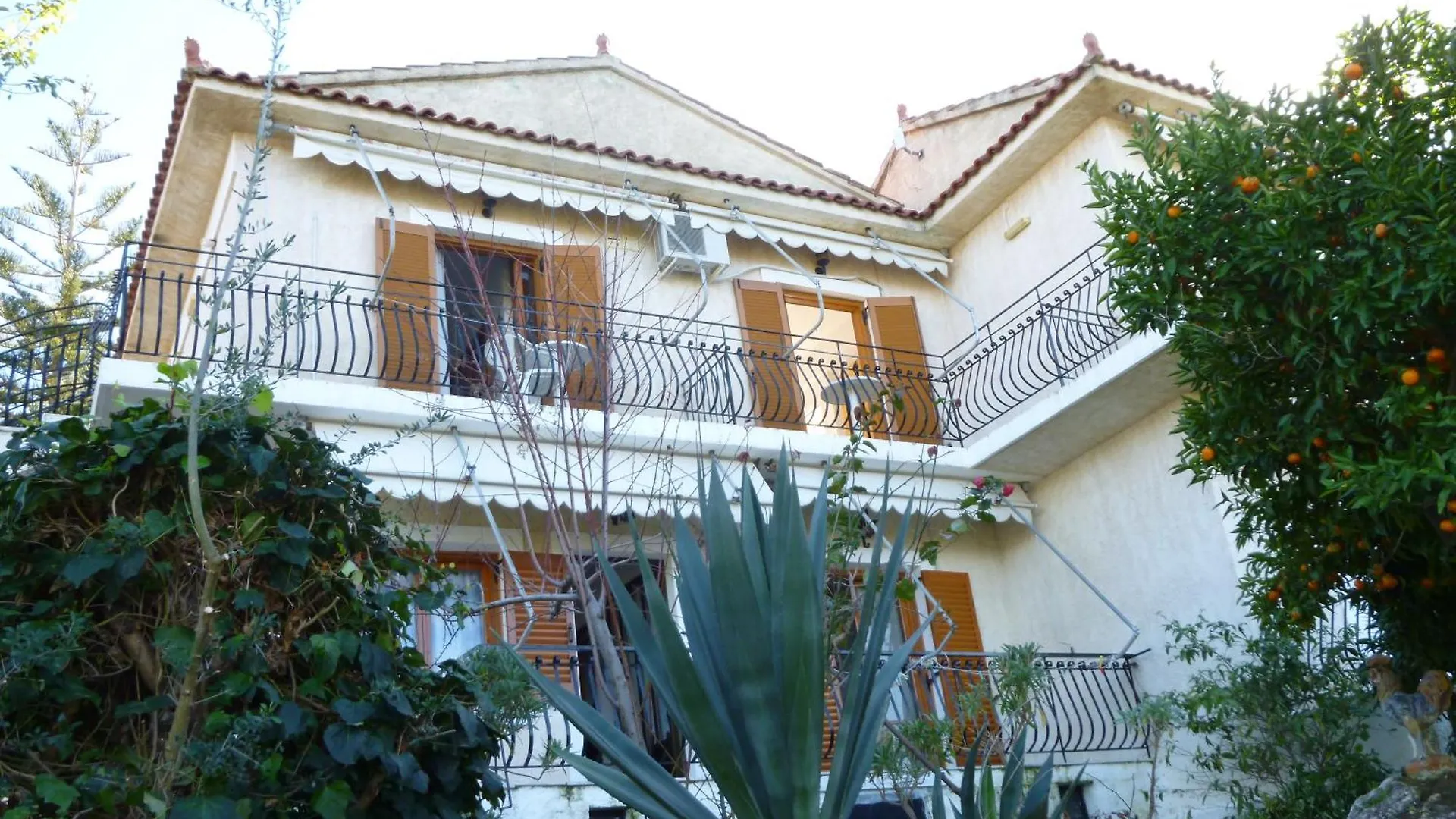 Raymondos Apartments Lassi  Greece